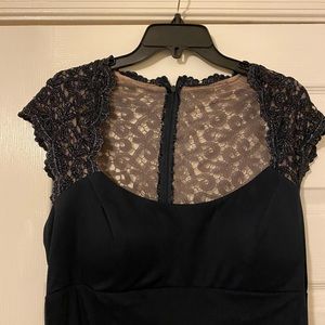 Beautiful cap sleeved dress.